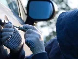 В чем разница между угоном и кражей автомобиля?