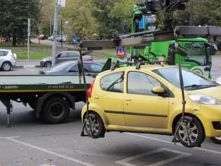 Повреждение автомобиля при эвакуации – кто виноват и что делать?